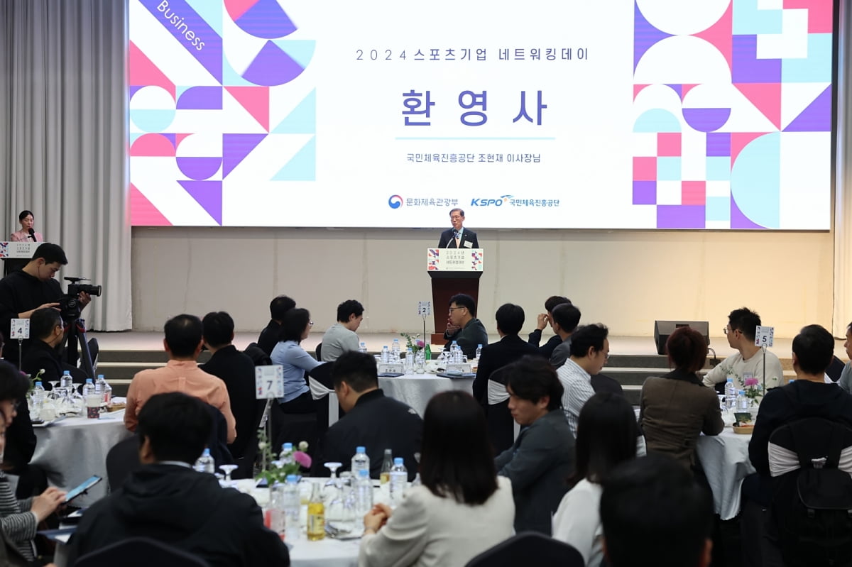 ❤️辽宁男篮探望本溪市儿童福利院 为孩子们送去球衣球鞋并捐款20万元