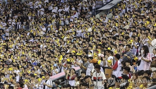 五大囧！贾旺特-格林内线单臂暴扣被篮筐帽翻在地