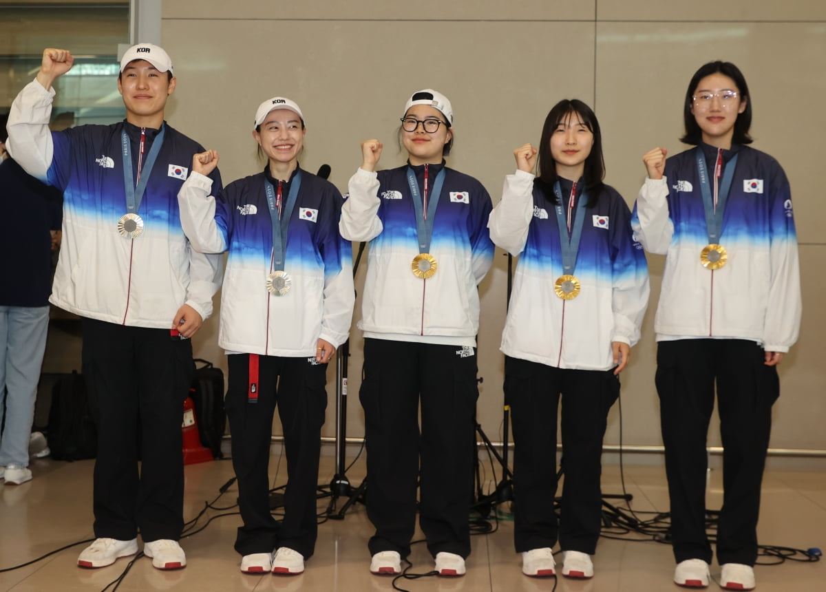 25岁11个月，姆巴佩是史上达成五大联赛200球第四年轻的球员