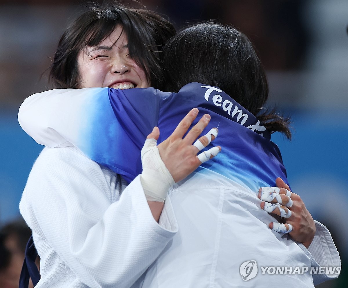莱比锡vs门兴：波尔森、奥蓬达首发，费尔梅伦、比夏布出战