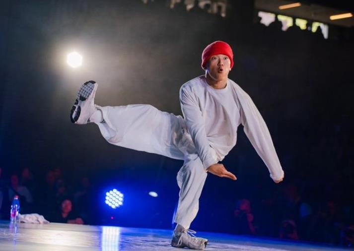拒绝上演湖人的剧本！勇士险胜鹈鹕，维金斯30分，墨菲不是瓦格纳