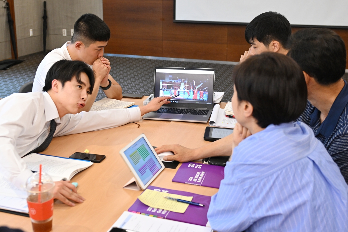 斯洛特：也许老板会觉得不买人也行，但切尔西说明买人也能成功