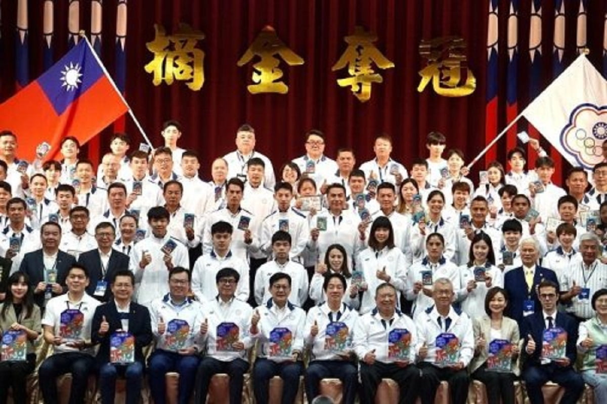 杜德克：特尔施特根脚法很好，但什琴斯尼门线技术更胜一筹