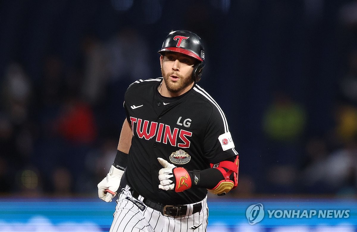 一年顶薪4.44亿！CBA与NBA差距有多大：周琦74年没库里1年赚得多