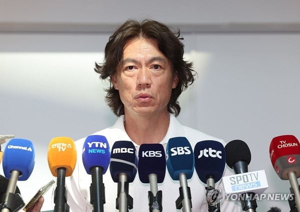 篮网中锋克拉克斯顿下背部拉伤将在一周后评估
